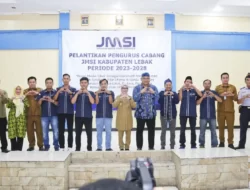 Teguh Santosa Lantik Pengurus Cabang JMSI Lebak Banten