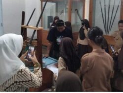 Rombongan Siswa SD 2 Majene Kunjungi Museum Mandar