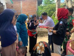 Lurah Rangas Pantau langsung Proses Penimbangan Balita Di Puskesmas Totoli