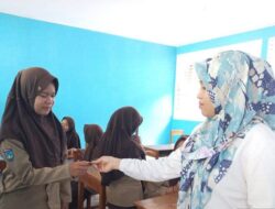 PKM Banggae I Promkes diselah Layanan UKS di SMPN 1 Majene