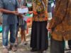 Wabup Majene Serahkan Bantuan bagi Korban Kebakaran di Galung Tengah Bersama BAZNAS