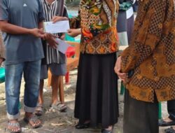 Wabup Majene Serahkan Bantuan bagi Korban Kebakaran di Galung Tengah Bersama BAZNAS