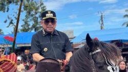 Bupati Majene Hadiri Pawai Tradisi Messawe Totamma di Tammerodo Sendana