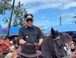 Bupati Majene Hadiri Pawai Tradisi Messawe Totamma di Tammerodo Sendana