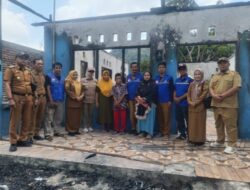 Kadis Sosial Pemprov Sulbar Dan Kadis Sosial Majene Sambangi Korban Kebakaran di Desa Adolang,Serahkan Bantuan
